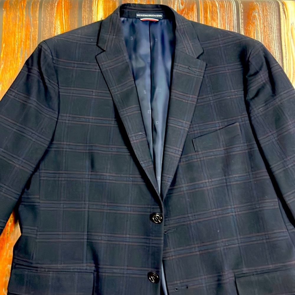 Tommy Hilfiger Sport Coat Dark Navy with faded red/blue pattern.  Quality. 46R